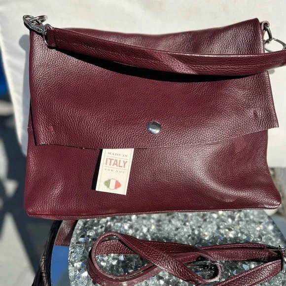 NWT CROSSBODY-MADE IN ITALY LEATHER BAG - Giftable 🎁 Beautiful soft leather